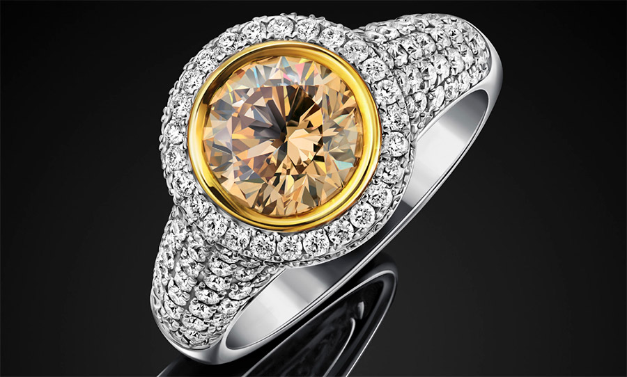 Ring with yellow diamond