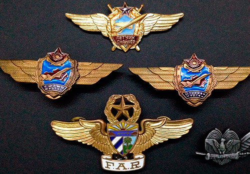 Badges as a replacement for brooches and fashion trends