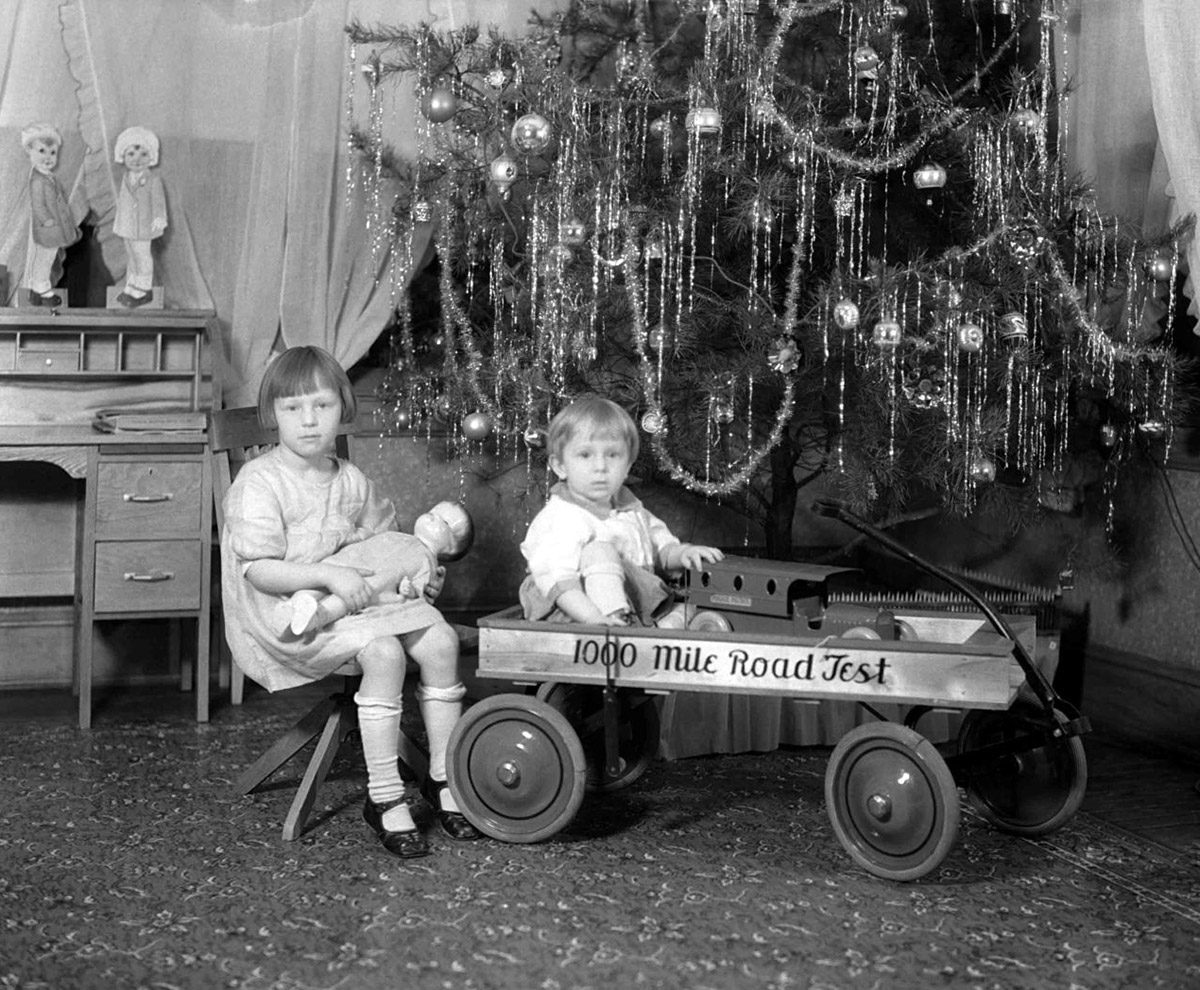 Inspirational 1920s New Year photos and cards