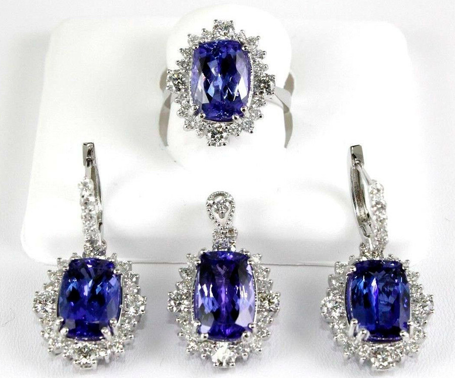 Photo of a set with tanzanites