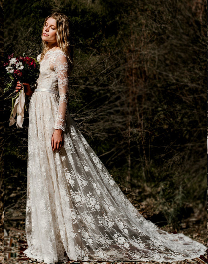 Chantilly lace in history and wedding fashion