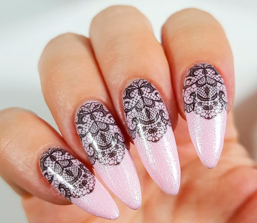 Lace manicure