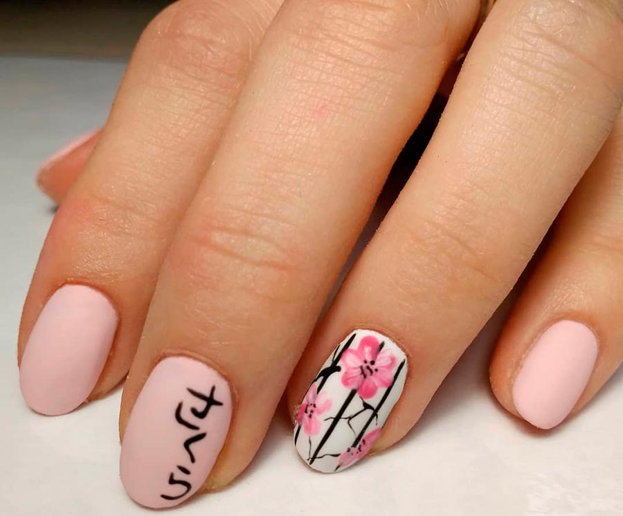 Manicure with flowers