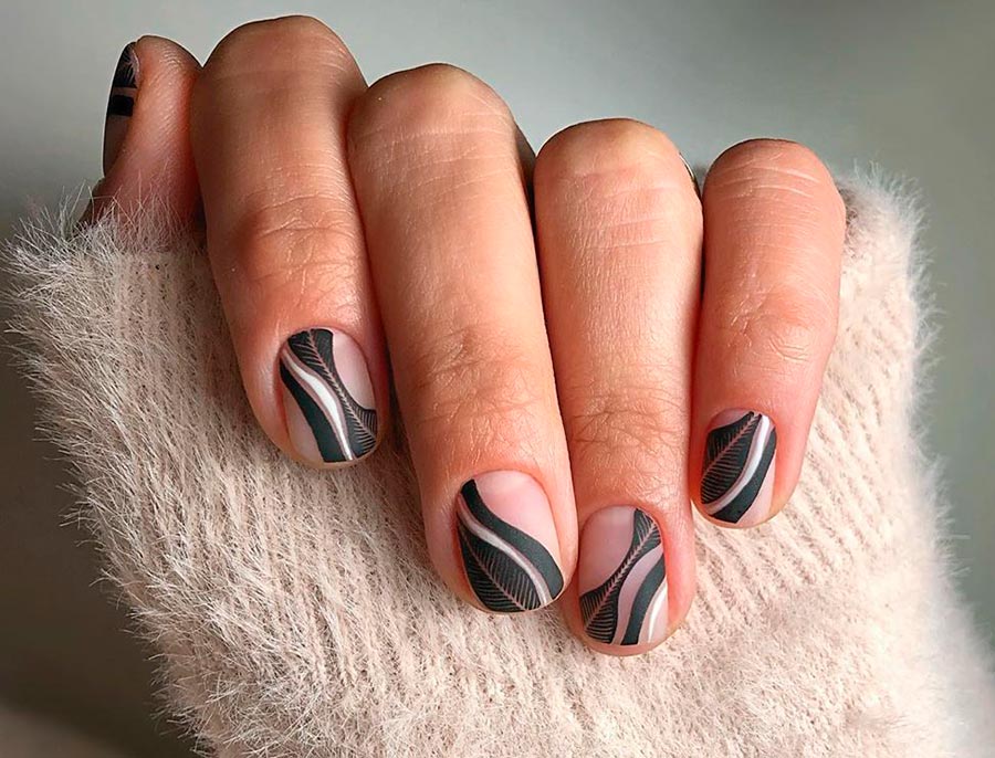 Beautiful short nails