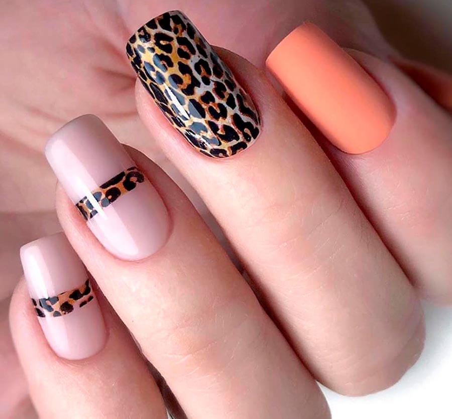 Animal print on nails