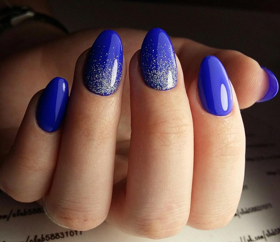 Manicure under a blue dress