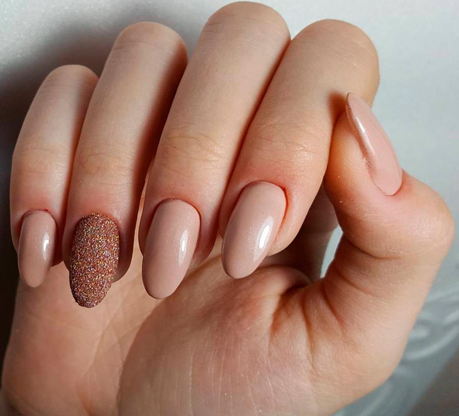 Nude nail design