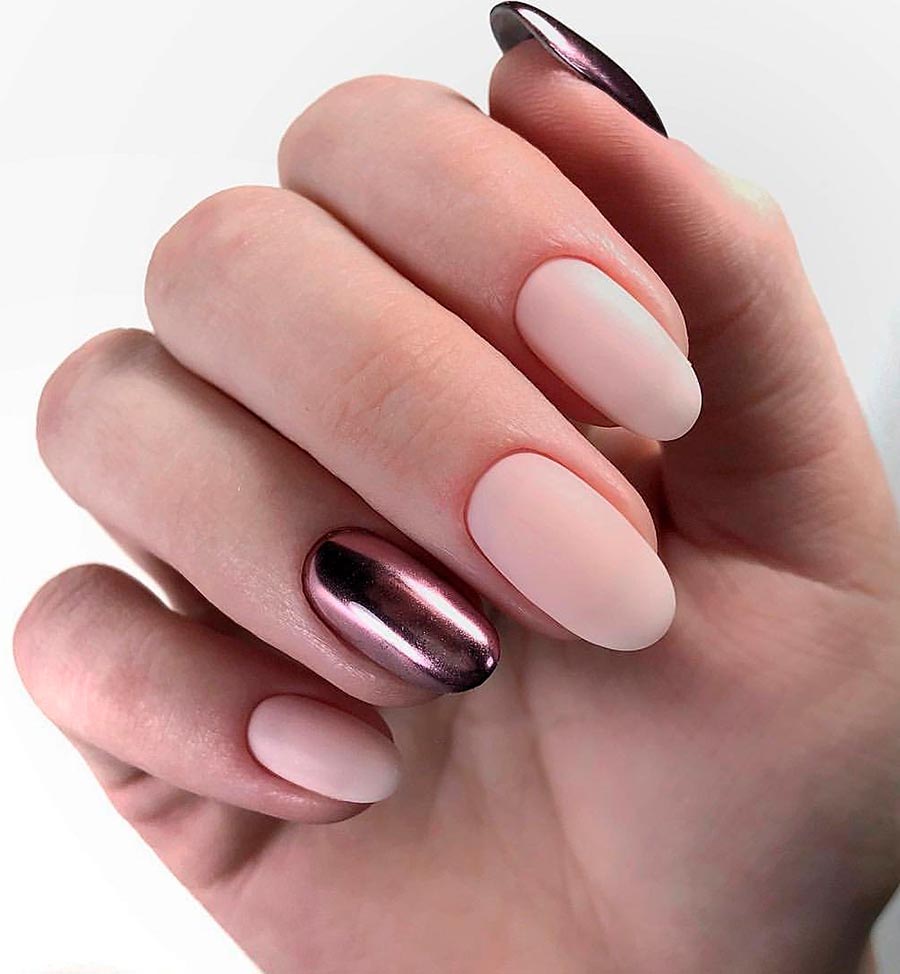 Nude nail design