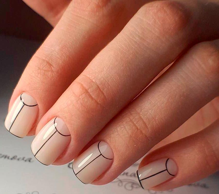 Graphic design of nails