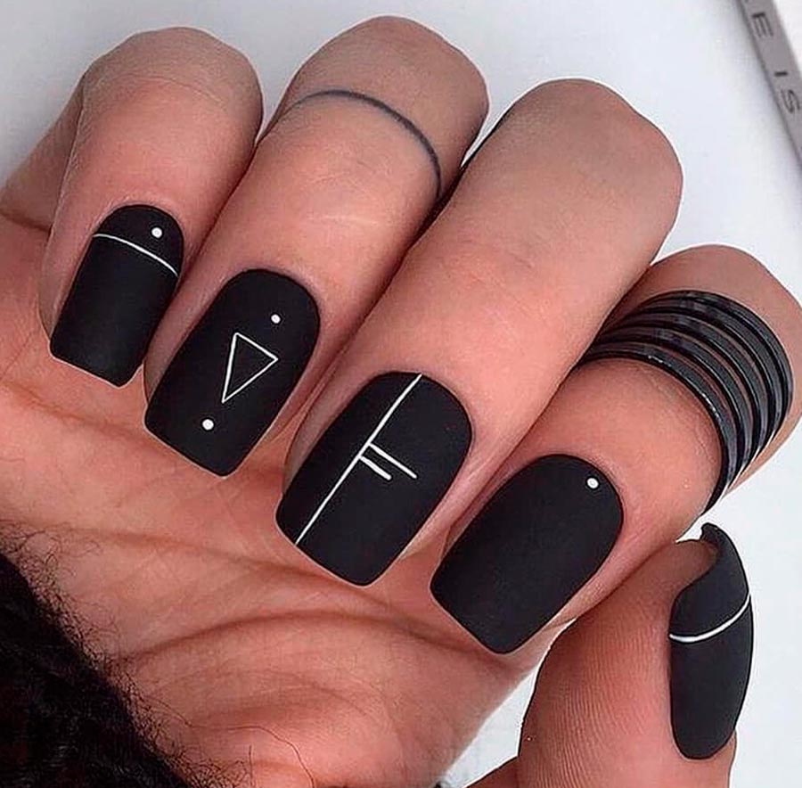 Graphic design of nails