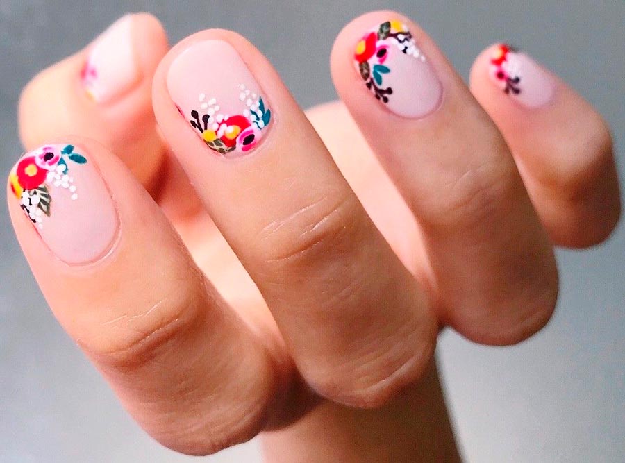 Summer manicure ideas with flowers, fruits and drawings