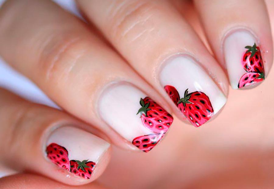 Manicure with berries