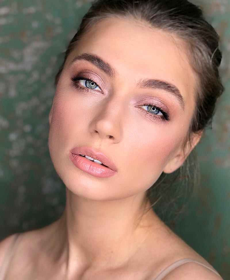 Nude makeup