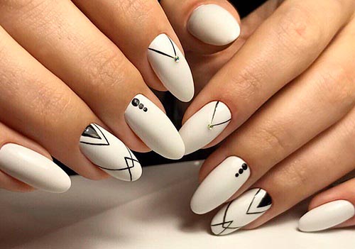 Trendy Geometry: Manicure with Graphic Elements-2020