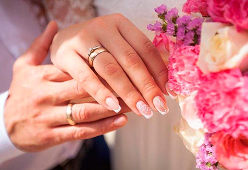 Wedding manicure: ideas and trends-2020