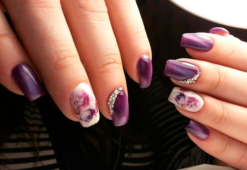 Manicure with roses