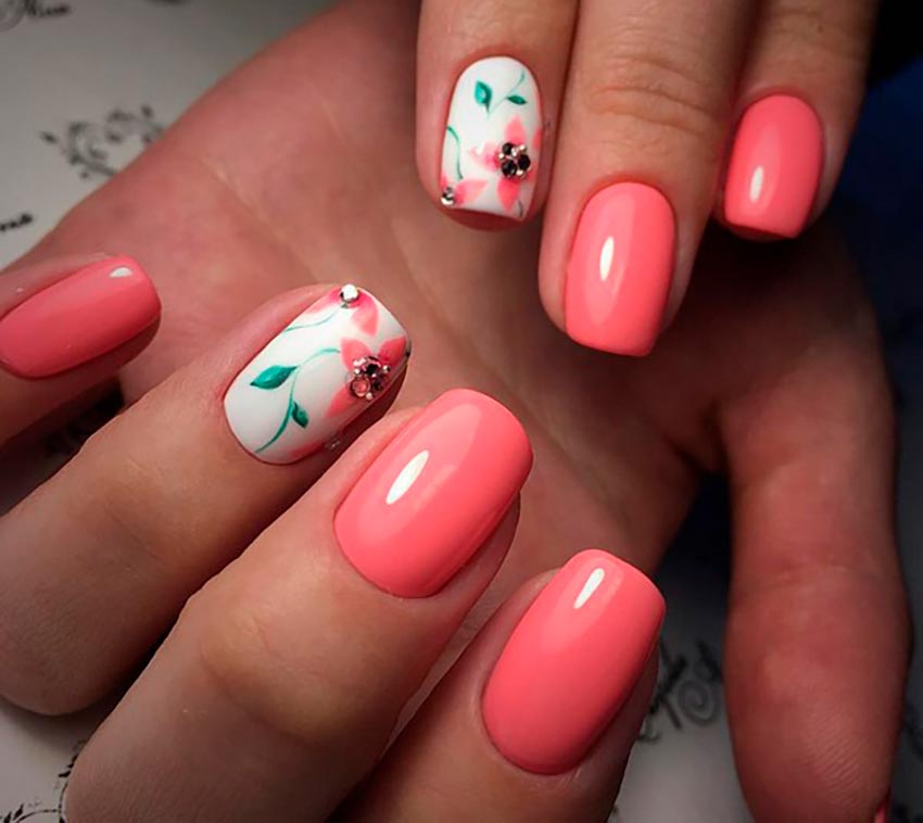 Flowers on nails