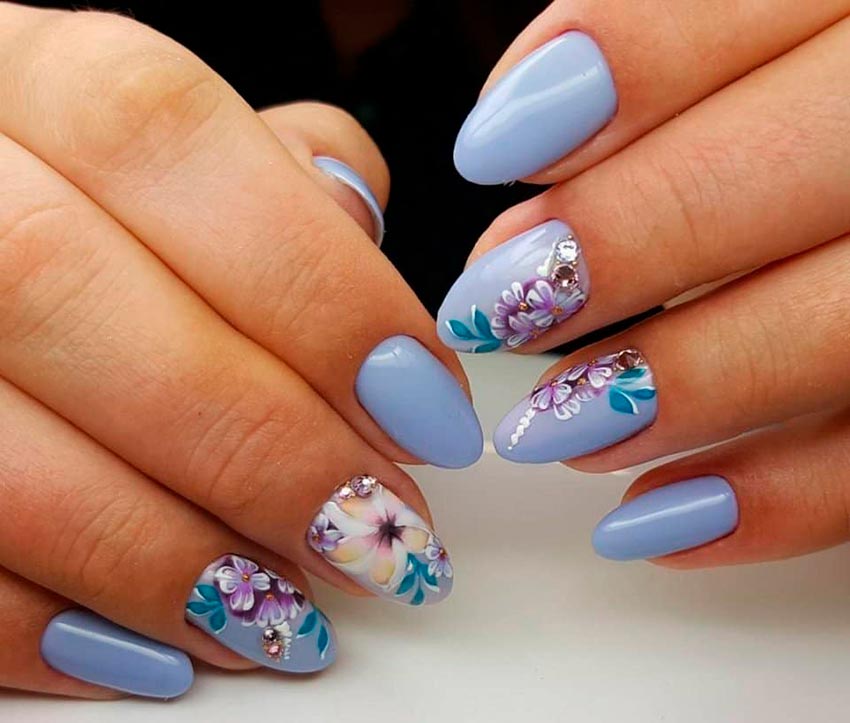 Flowers on nails