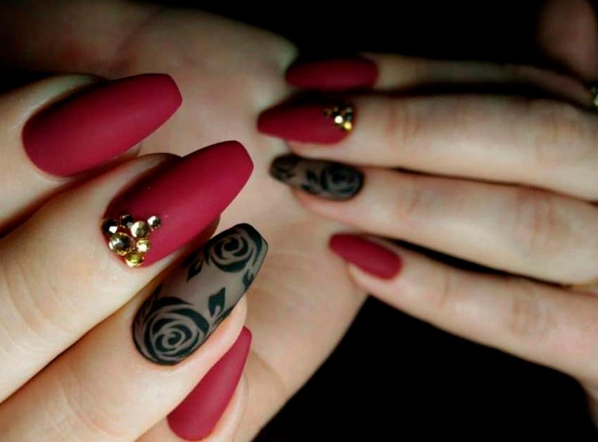 Matte floral manicure