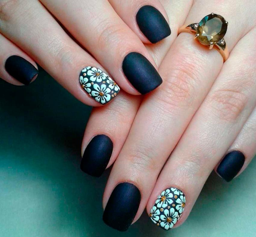 Matte floral manicure