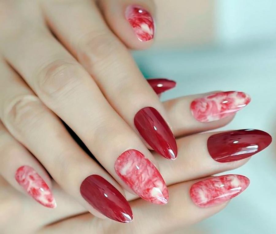 Manicure in red