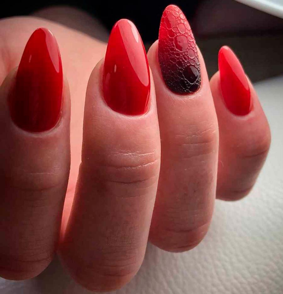 Foamy red manicure