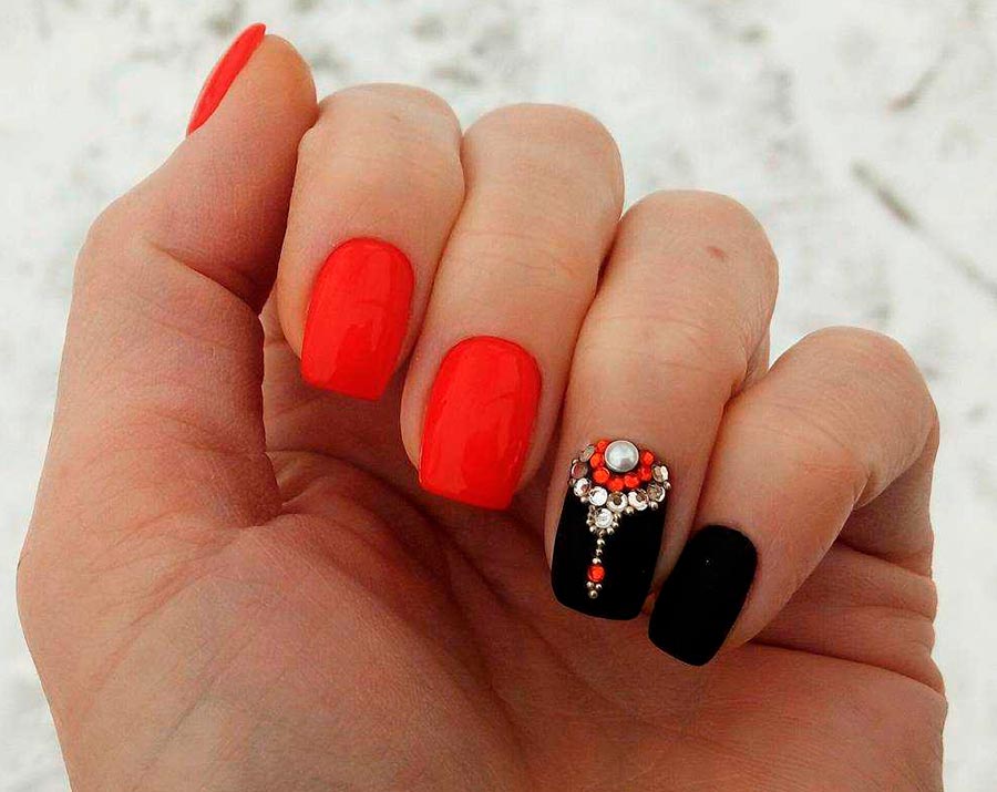 Red manicure with rhinestones