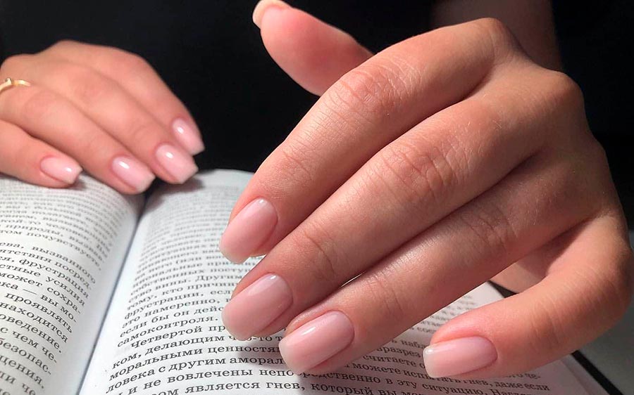 Fashionable manicure after 40 years