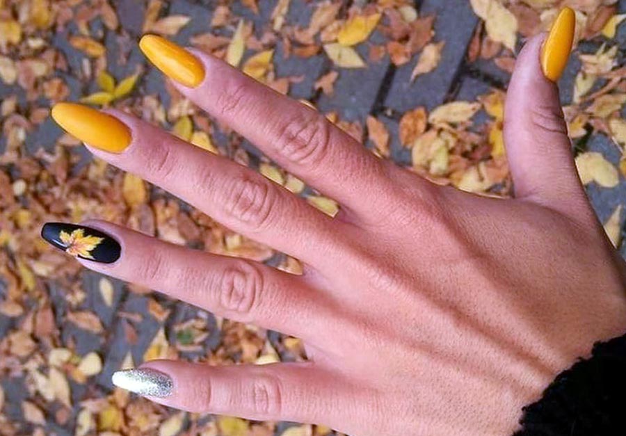 Autumn manicure