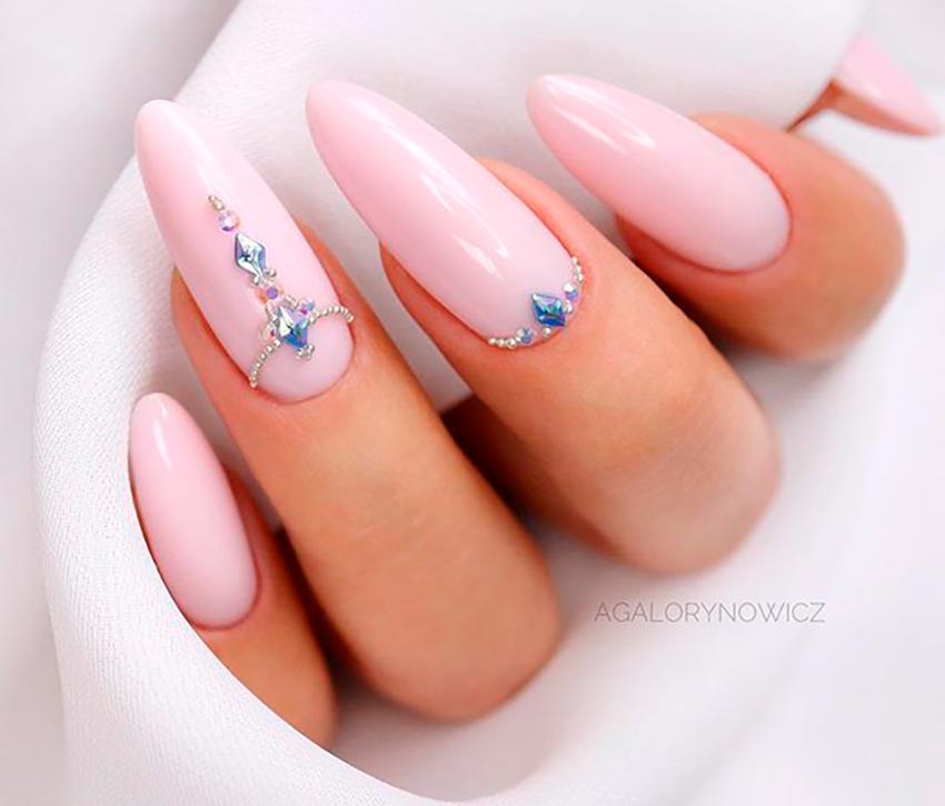 Pastel manicure