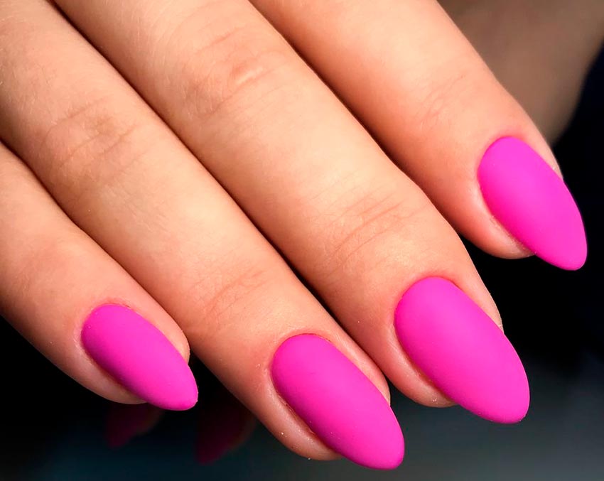 Fuchsia manicure