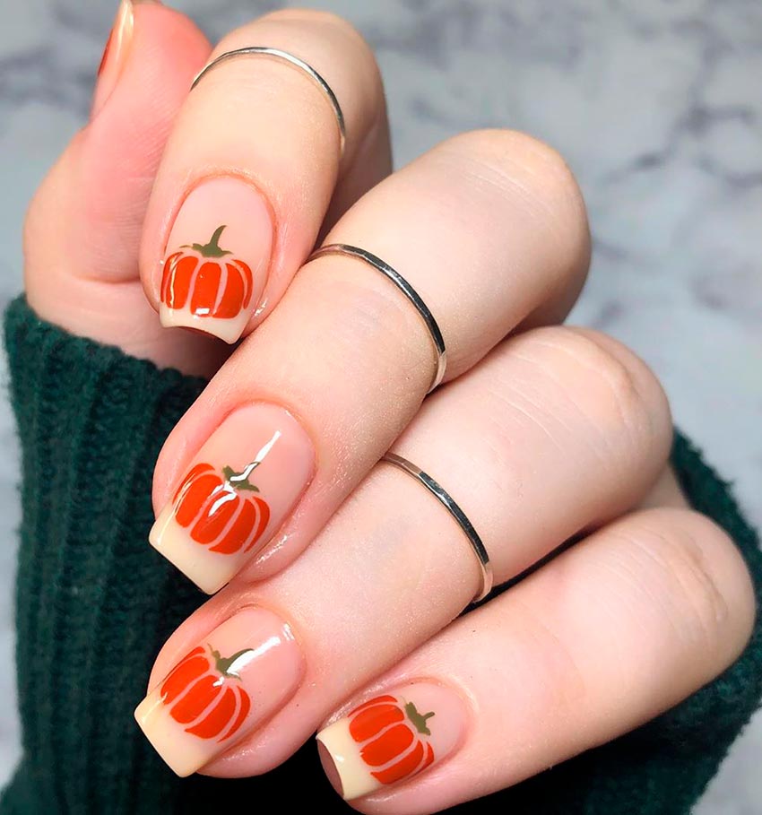 Halloween manicure