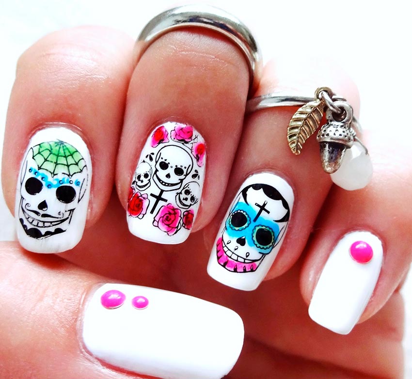 Skull manicure