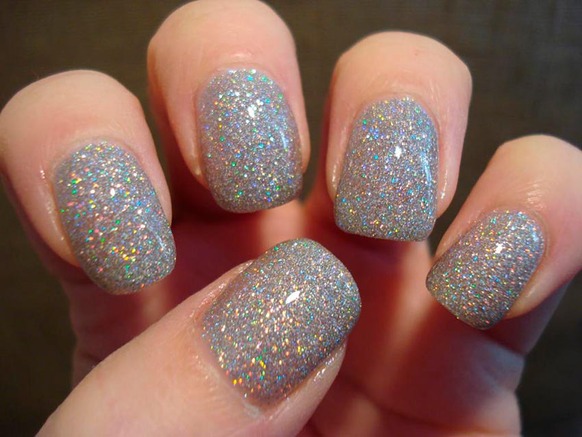 Glitter manicure