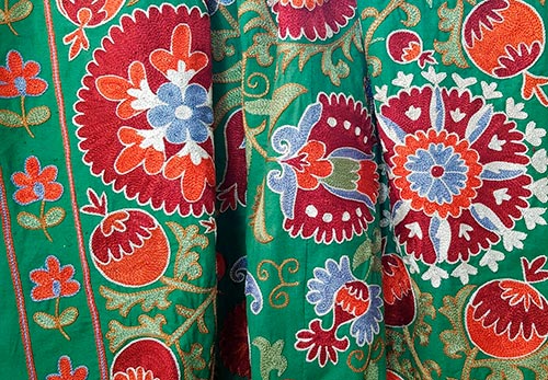 Artistic embroidery Suzane: the art of Uzbekistan